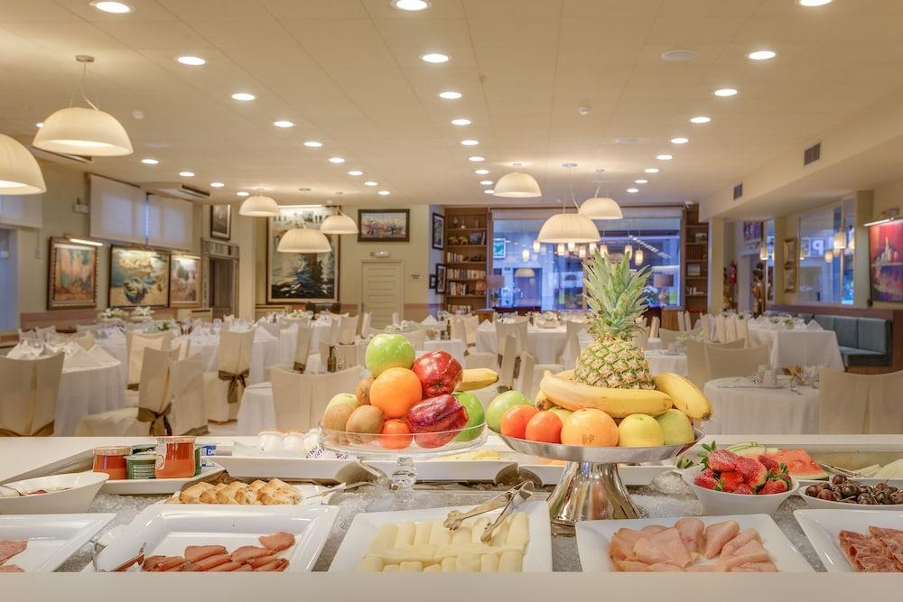 Hotel Pirineos Figueres By Pierre & Vacances Buitenkant foto