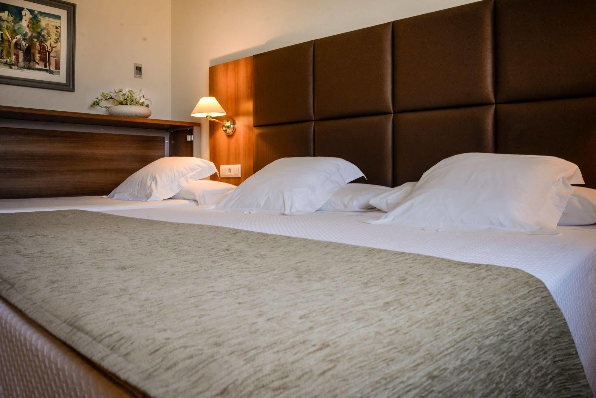 Hotel Pirineos Figueres By Pierre & Vacances Buitenkant foto